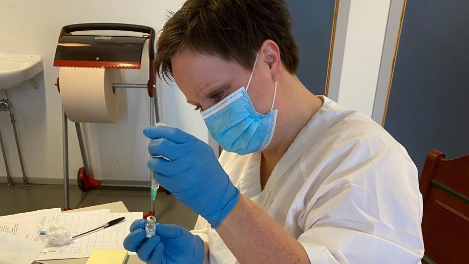 Lenke til artikkel: Tilbod om 4. dose koronavaksine til personar 75 år og eldre