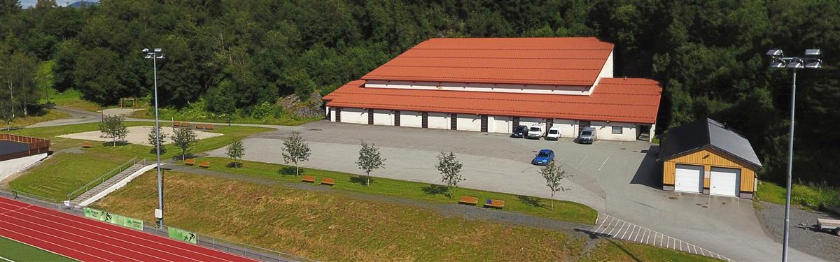 Bilde av Surnadal idrettshall. - Klikk for stort bilde