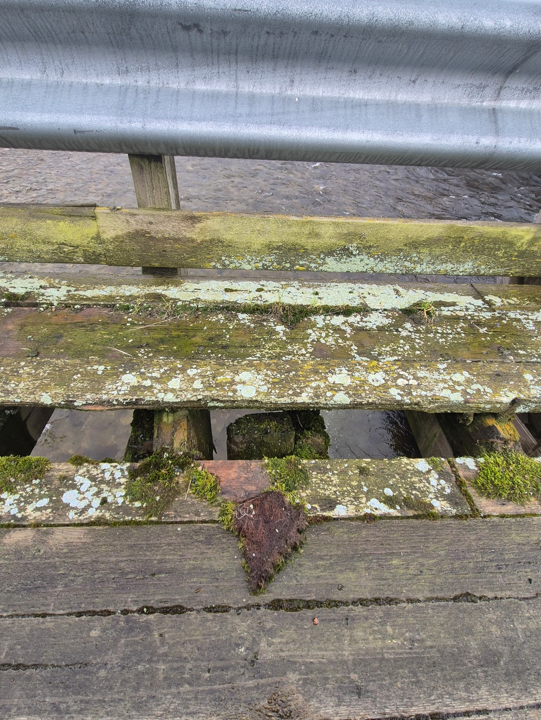 Skade på brukonstruksjon - Klikk for stort bilde