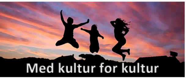 Bilde av tre unge som hopper, teksten Med kultur for kultur ligger i bildet - Klikk for stort bilde